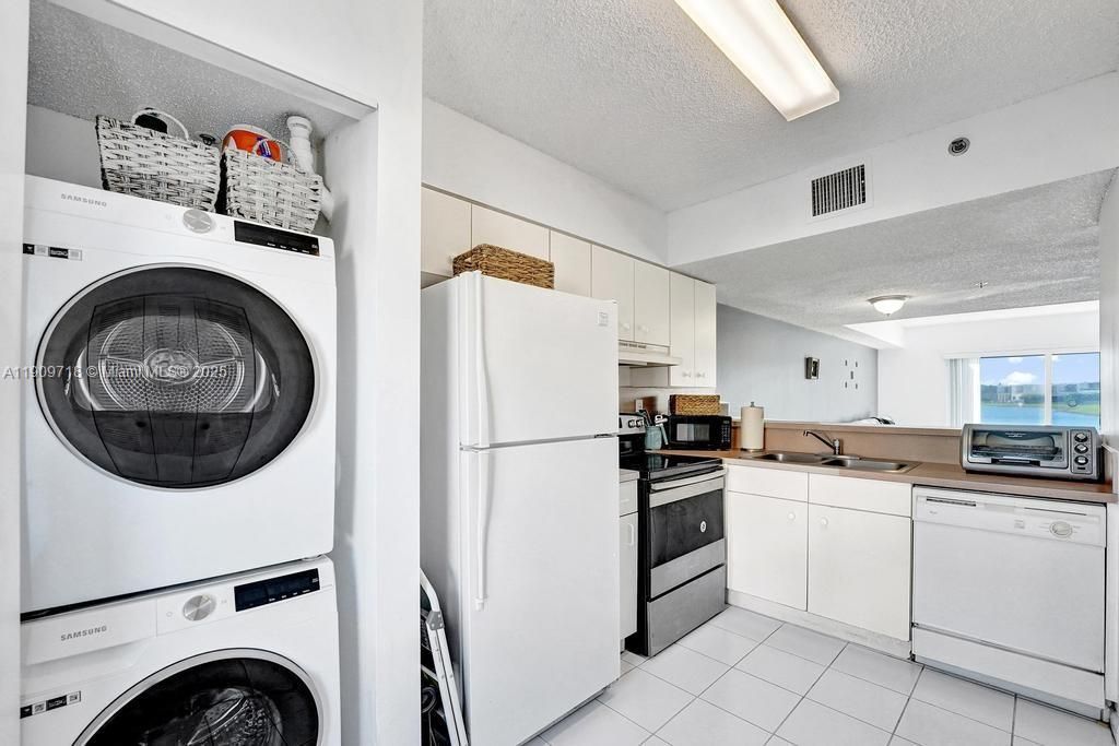 На продажу: $430,000 (2 спален, 2 ванн, 1158 Квадратных фут)