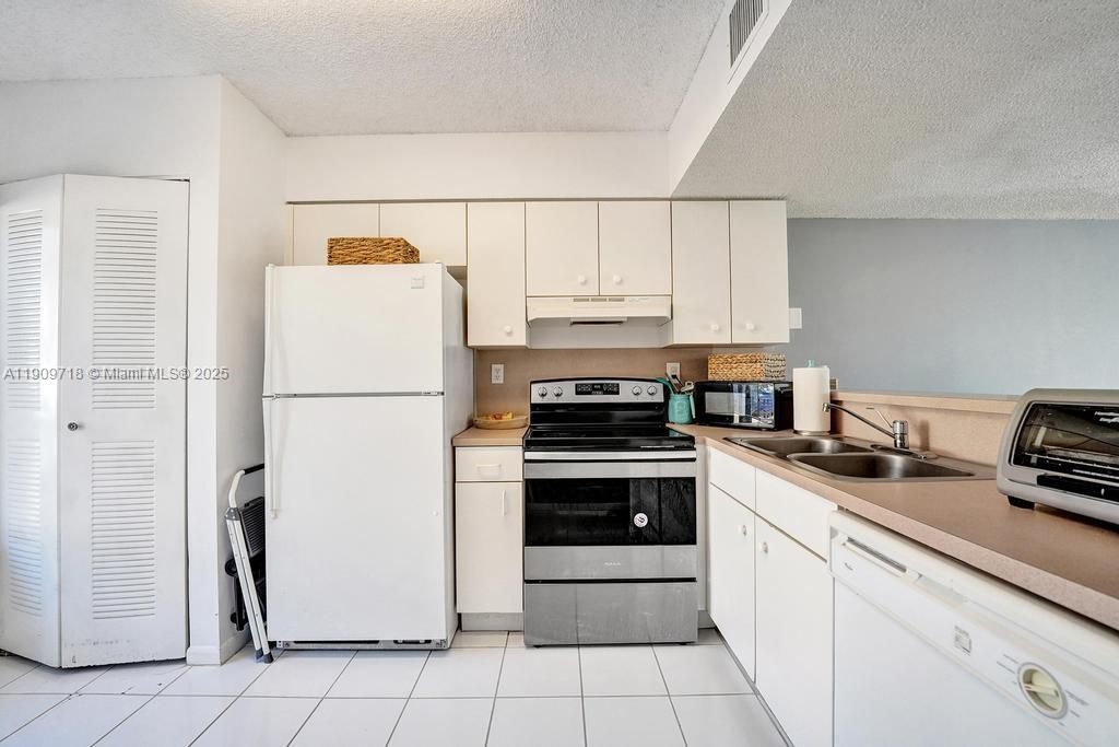 На продажу: $430,000 (2 спален, 2 ванн, 1158 Квадратных фут)