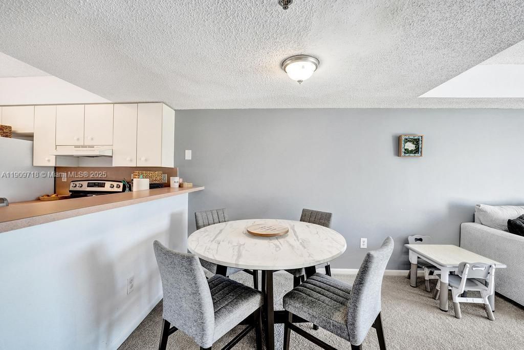 На продажу: $430,000 (2 спален, 2 ванн, 1158 Квадратных фут)