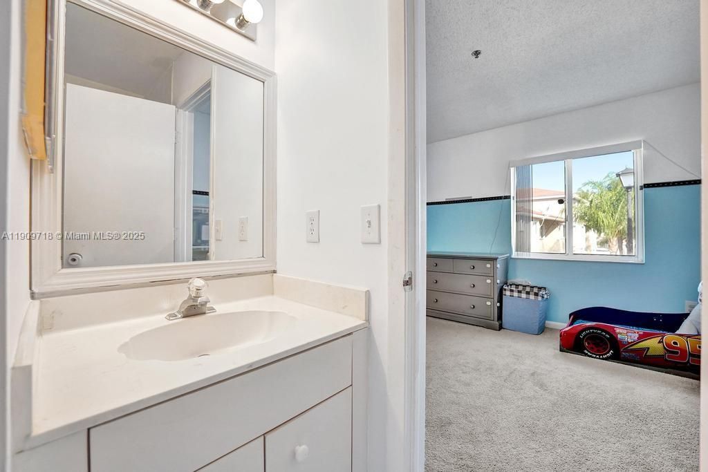 На продажу: $430,000 (2 спален, 2 ванн, 1158 Квадратных фут)