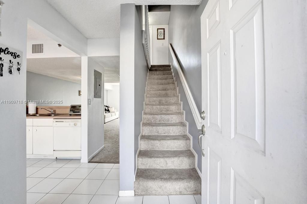 На продажу: $430,000 (2 спален, 2 ванн, 1158 Квадратных фут)