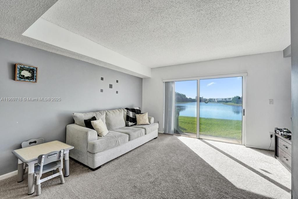 На продажу: $430,000 (2 спален, 2 ванн, 1158 Квадратных фут)