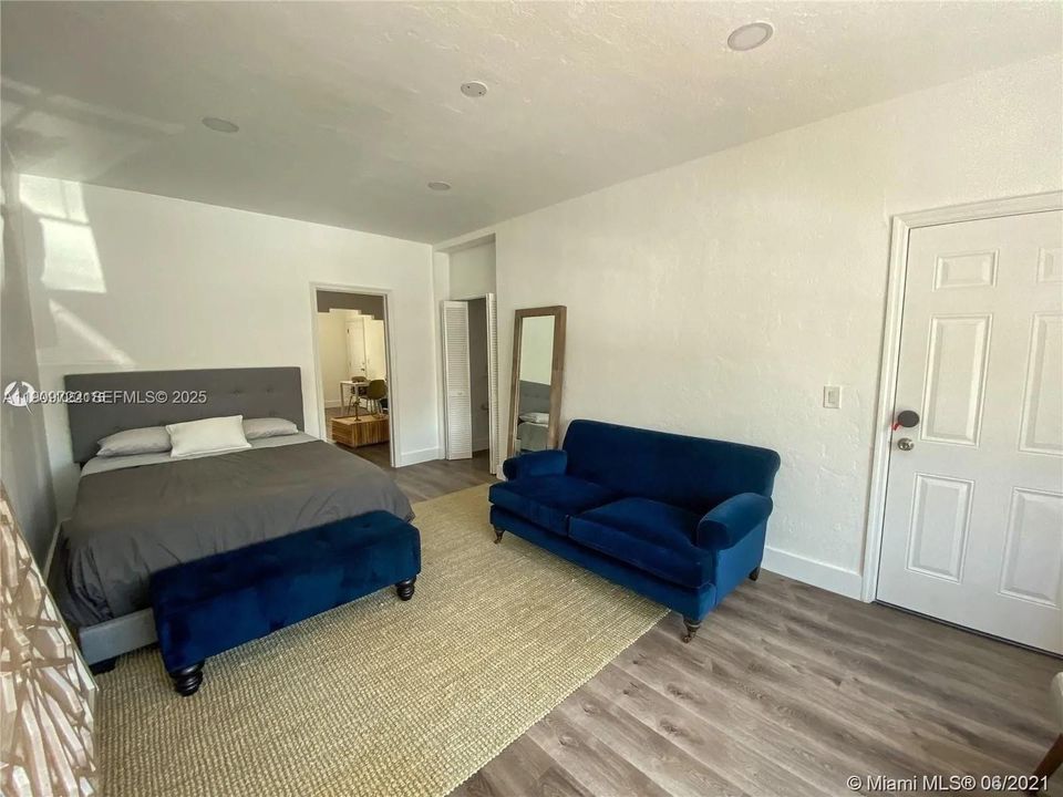 For Rent: $2,700 (2 beds, 2 baths, 802 Square Feet)
