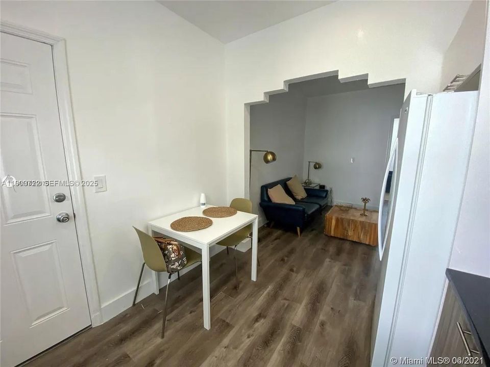 For Rent: $2,700 (2 beds, 2 baths, 802 Square Feet)