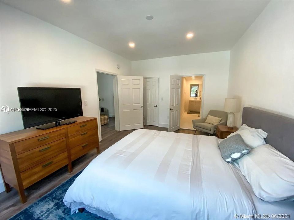 For Rent: $2,700 (2 beds, 2 baths, 802 Square Feet)