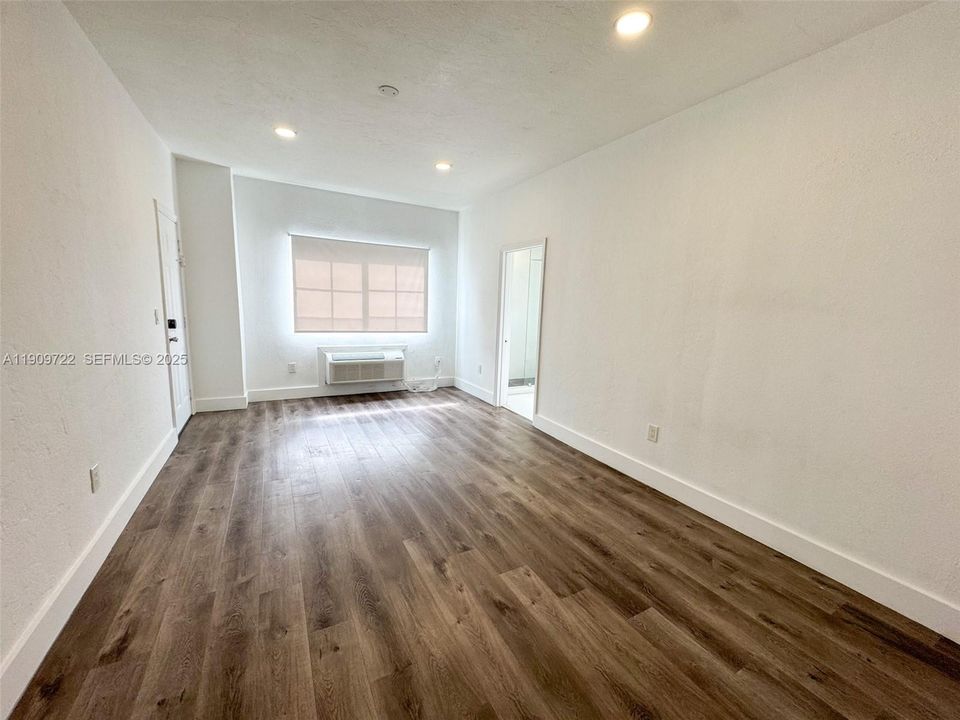 For Rent: $2,700 (2 beds, 2 baths, 802 Square Feet)