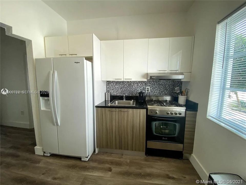 For Rent: $2,700 (2 beds, 2 baths, 802 Square Feet)