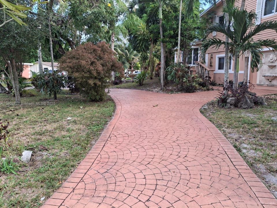 For Sale: $700,000 (4 beds, 3 baths, 2006 Square Feet)