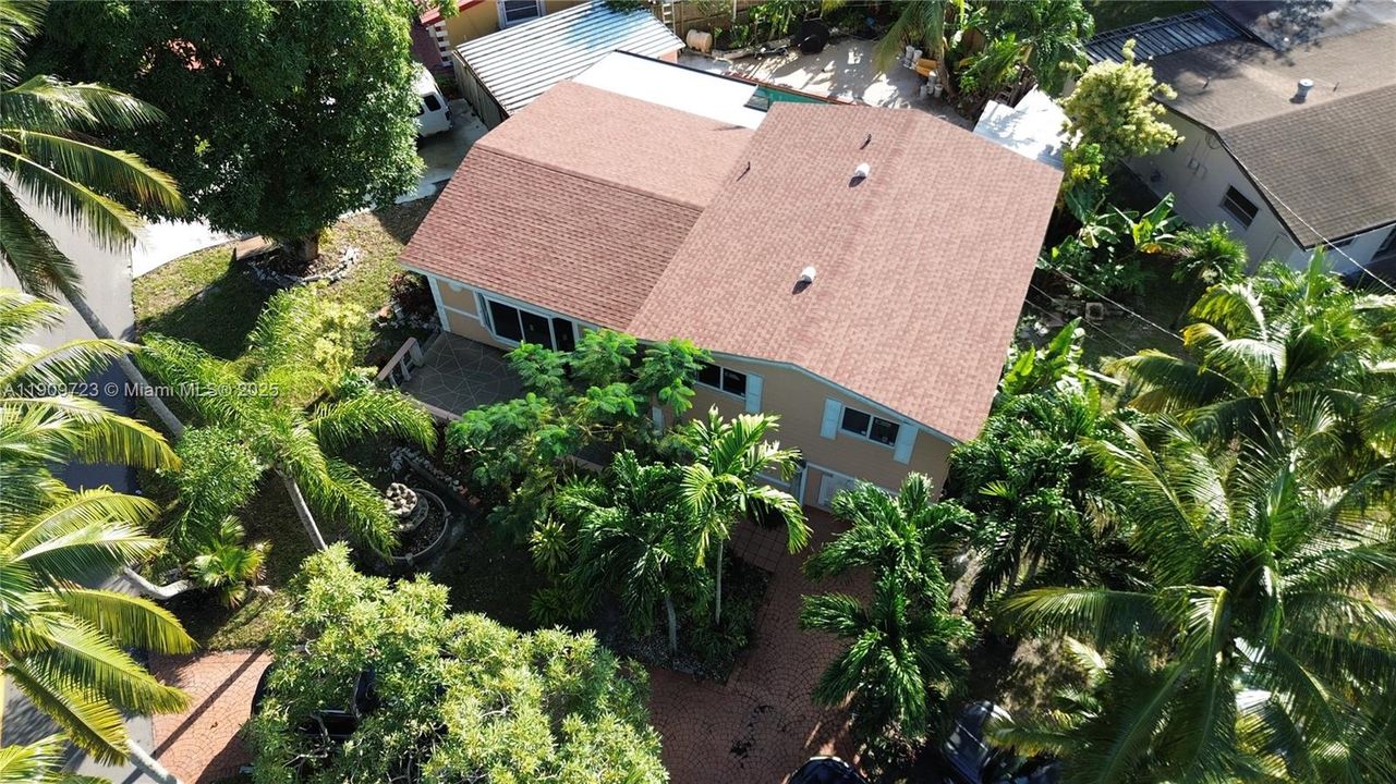 For Sale: $700,000 (4 beds, 3 baths, 2006 Square Feet)