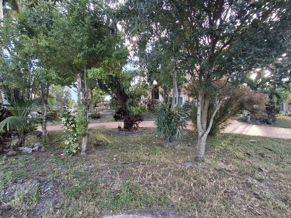 For Sale: $700,000 (4 beds, 3 baths, 2006 Square Feet)