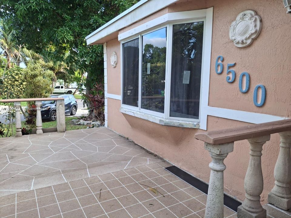 For Sale: $700,000 (4 beds, 3 baths, 2006 Square Feet)