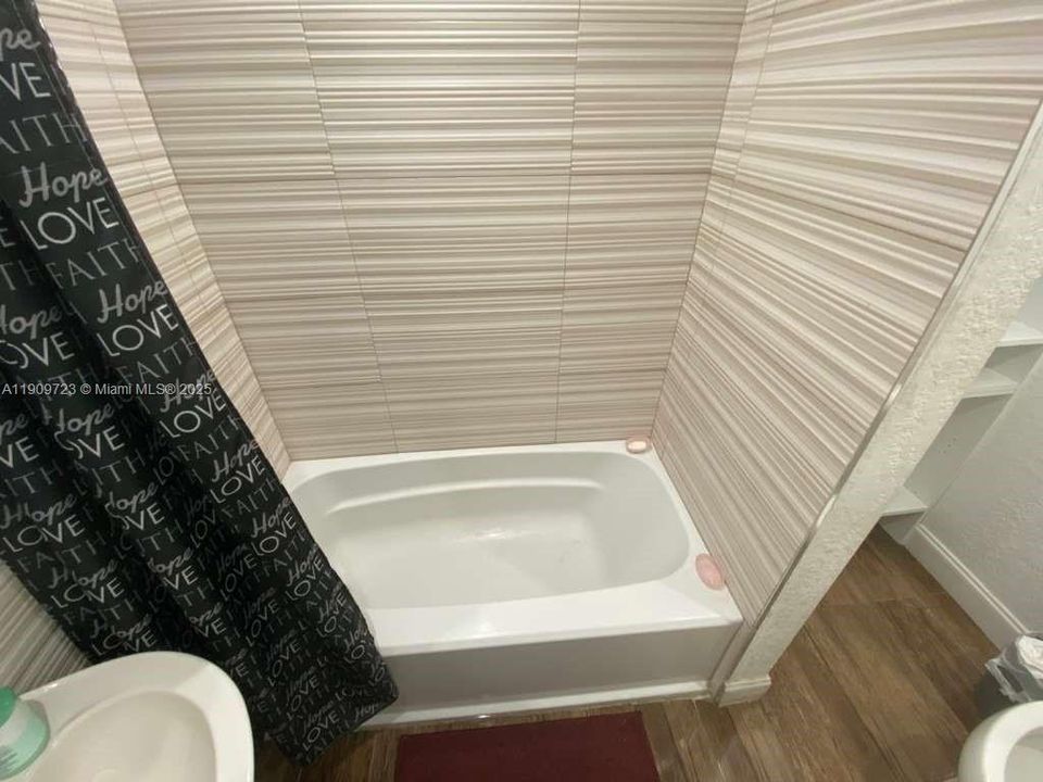 For Sale: $700,000 (4 beds, 3 baths, 2006 Square Feet)