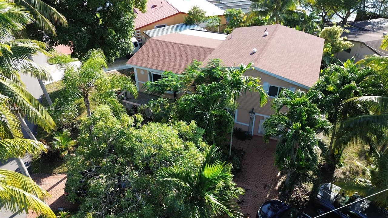 For Sale: $700,000 (4 beds, 3 baths, 2006 Square Feet)