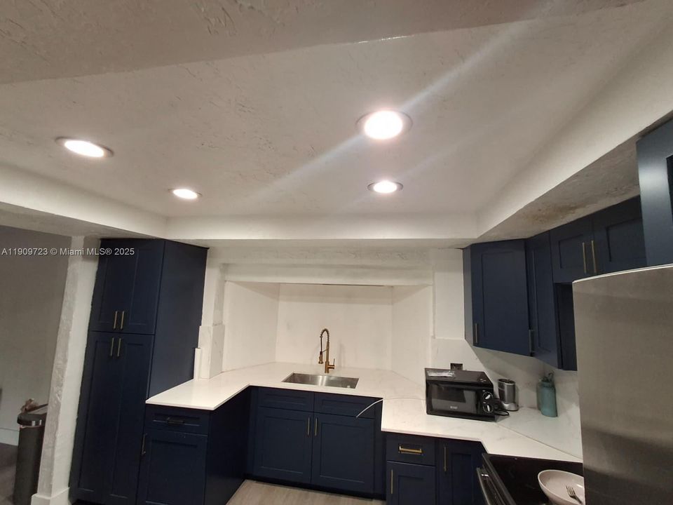 For Sale: $700,000 (4 beds, 3 baths, 2006 Square Feet)