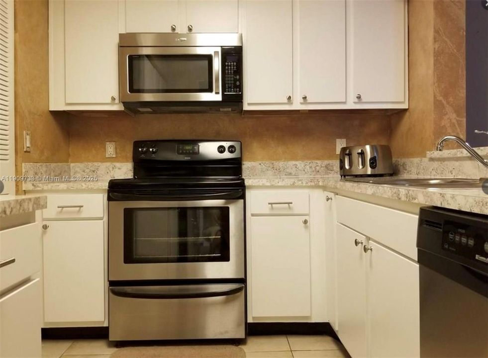 Activo con contrato: $1,570 (1 camas, 1 baños, 813 Pies cuadrados)