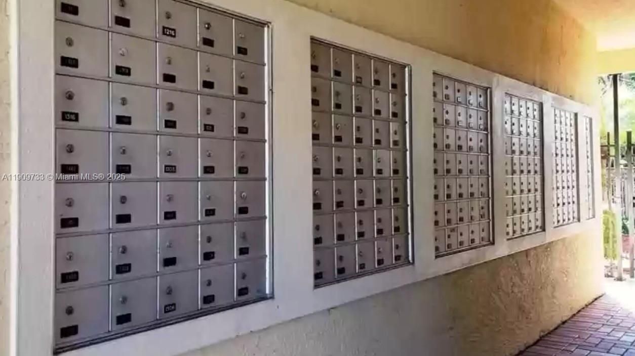 Activo con contrato: $1,570 (1 camas, 1 baños, 813 Pies cuadrados)