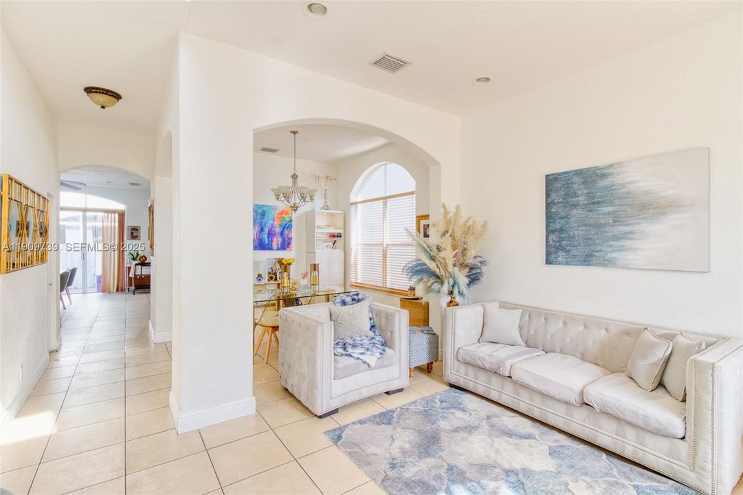 Под контрактом: $750,000 (4 спален, 3 ванн, 2184 Квадратных фут)