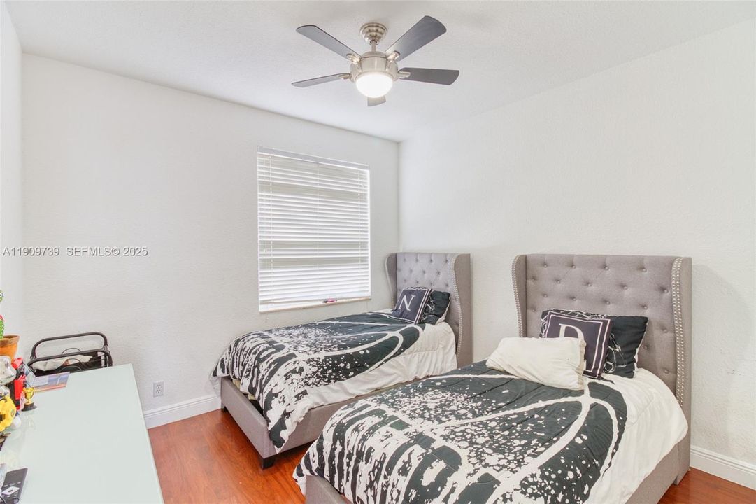 Под контрактом: $750,000 (4 спален, 3 ванн, 2184 Квадратных фут)