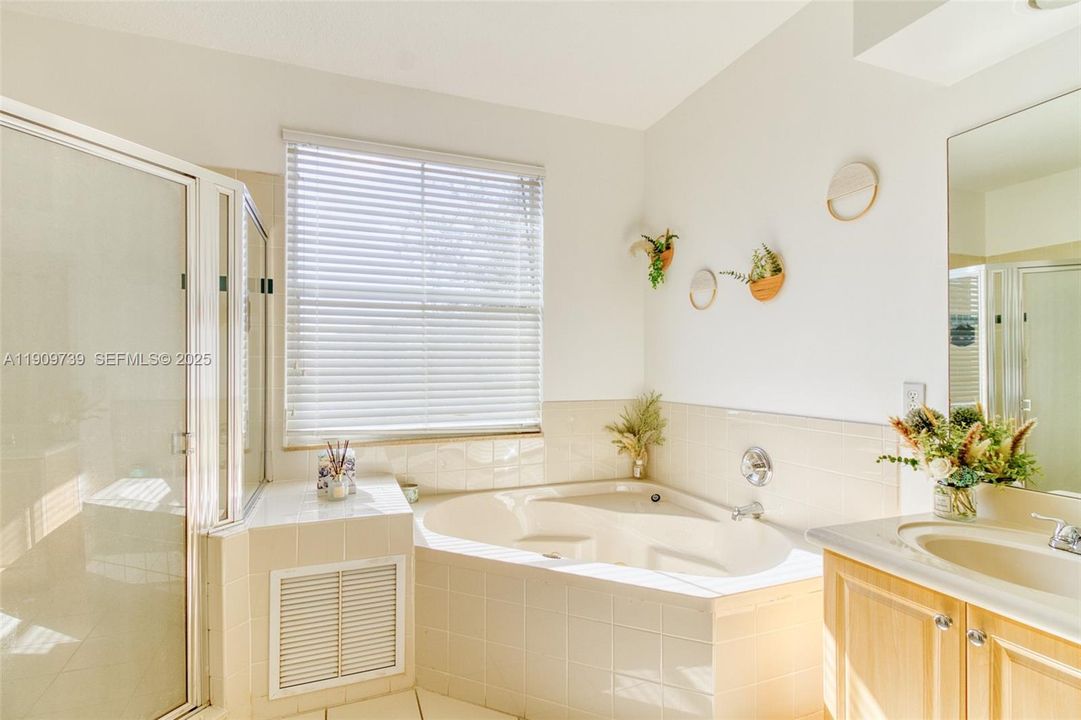 Под контрактом: $750,000 (4 спален, 3 ванн, 2184 Квадратных фут)