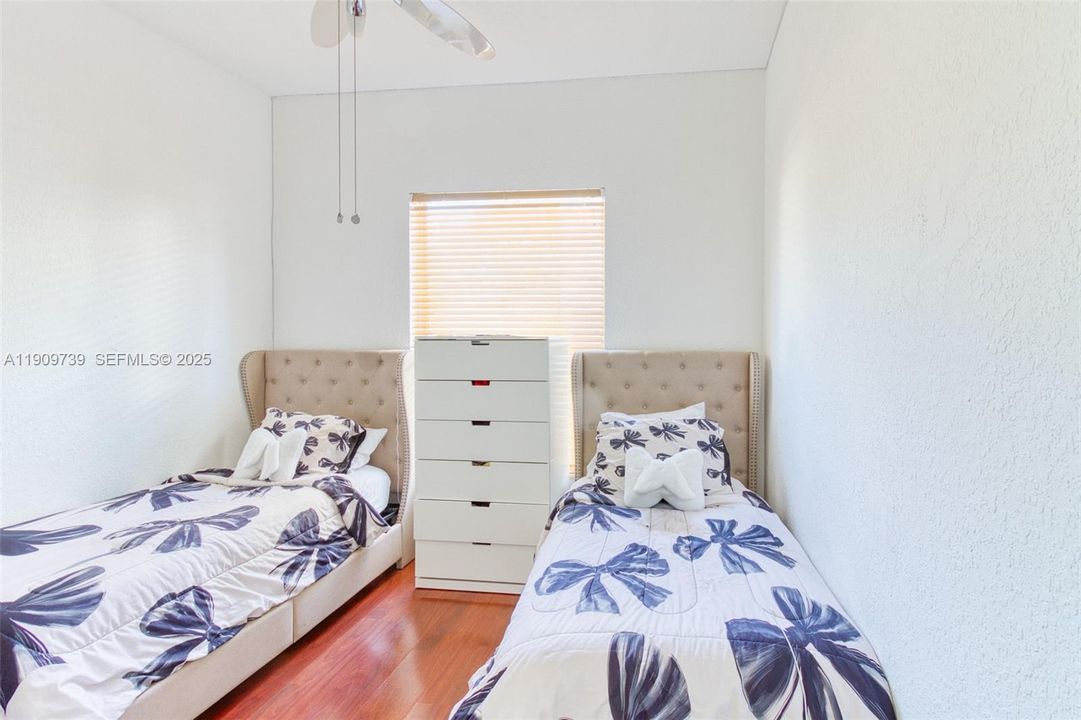 Под контрактом: $750,000 (4 спален, 3 ванн, 2184 Квадратных фут)