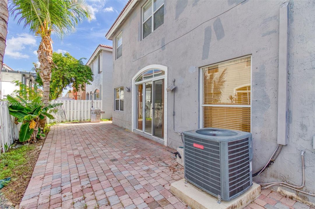 Под контрактом: $750,000 (4 спален, 3 ванн, 2184 Квадратных фут)