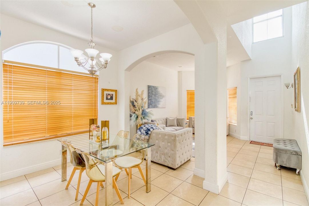 Под контрактом: $750,000 (4 спален, 3 ванн, 2184 Квадратных фут)