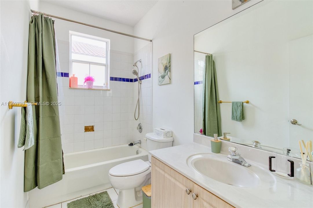 Под контрактом: $750,000 (4 спален, 3 ванн, 2184 Квадратных фут)