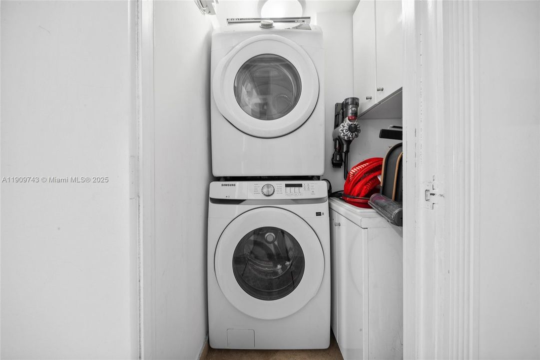 待售: $1,650,000 (2 贝兹, 2 浴室, 1614 平方英尺)