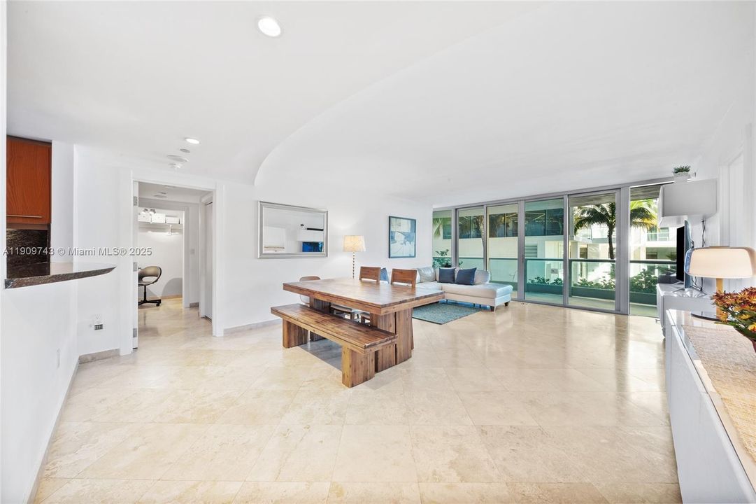 待售: $1,650,000 (2 贝兹, 2 浴室, 1614 平方英尺)