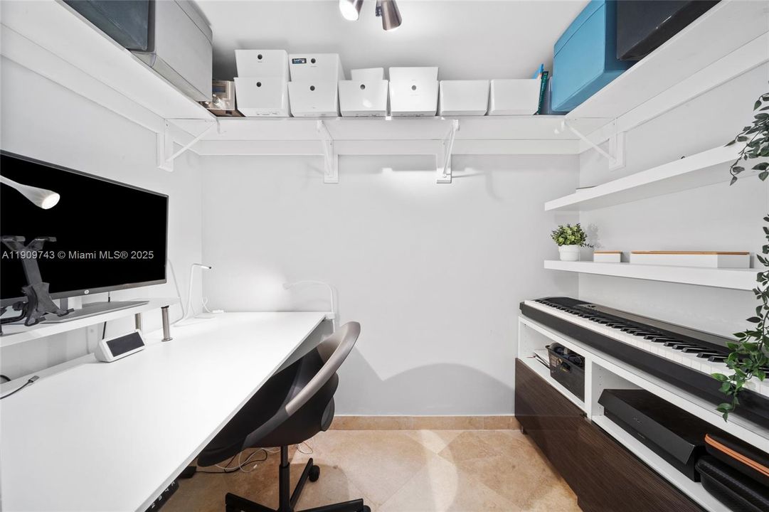 待售: $1,650,000 (2 贝兹, 2 浴室, 1614 平方英尺)