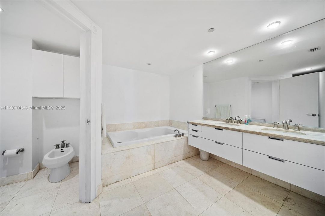 待售: $1,650,000 (2 贝兹, 2 浴室, 1614 平方英尺)