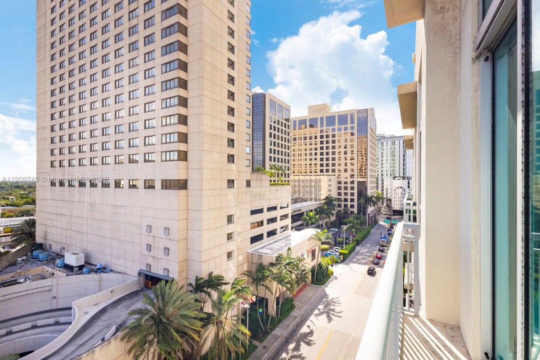 待售: $339,000 (1 贝兹, 1 浴室, 845 平方英尺)