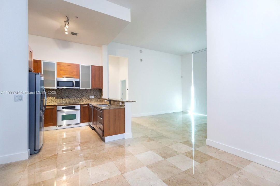 待售: $339,000 (1 贝兹, 1 浴室, 845 平方英尺)