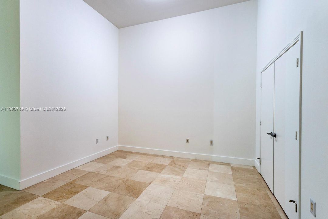 待售: $339,000 (1 贝兹, 1 浴室, 845 平方英尺)