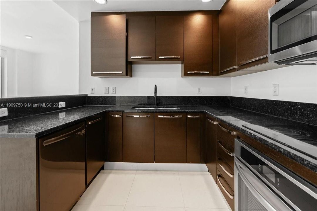 En Venta: $680,000 (2 camas, 2 baños, 1453 Pies cuadrados)