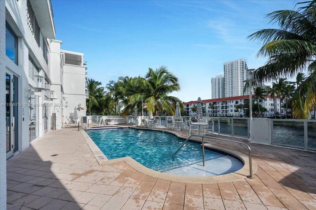 En Venta: $680,000 (2 camas, 2 baños, 1453 Pies cuadrados)