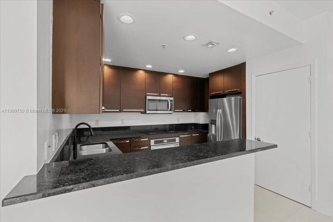 En Venta: $680,000 (2 camas, 2 baños, 1453 Pies cuadrados)