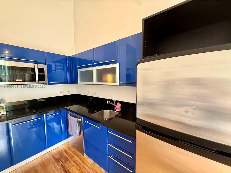 For Sale: $280,000 (1 beds, 1 baths, 506 Square Feet)