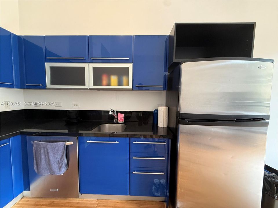 For Sale: $280,000 (1 beds, 1 baths, 506 Square Feet)