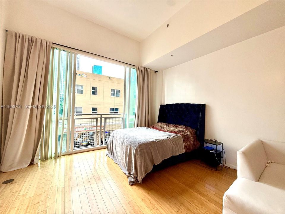 For Sale: $280,000 (1 beds, 1 baths, 506 Square Feet)