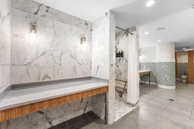 For Sale: $280,000 (1 beds, 1 baths, 506 Square Feet)