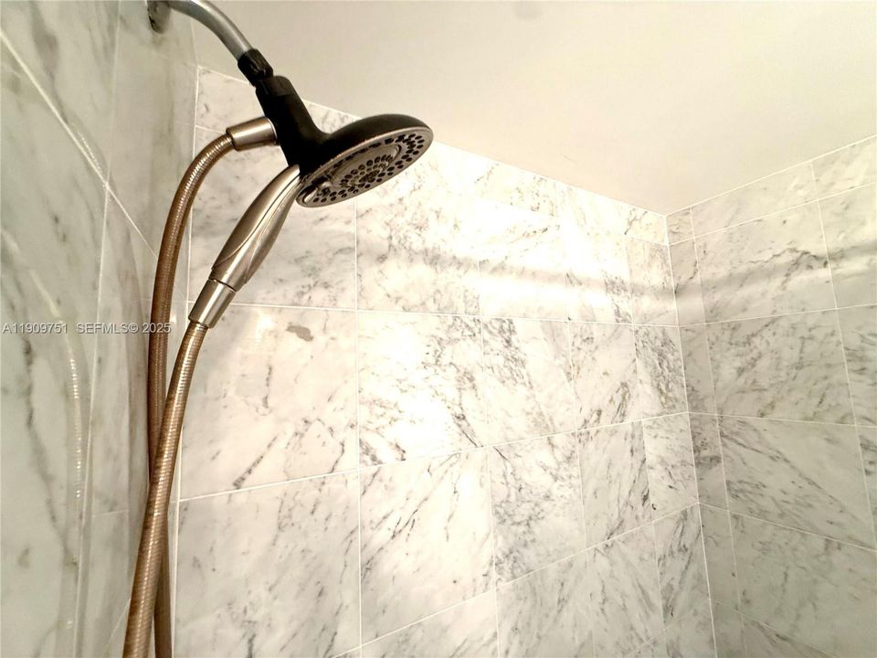 For Sale: $280,000 (1 beds, 1 baths, 506 Square Feet)