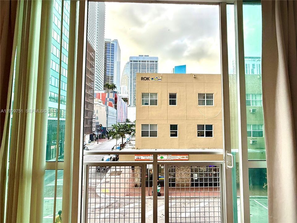 For Sale: $280,000 (1 beds, 1 baths, 506 Square Feet)