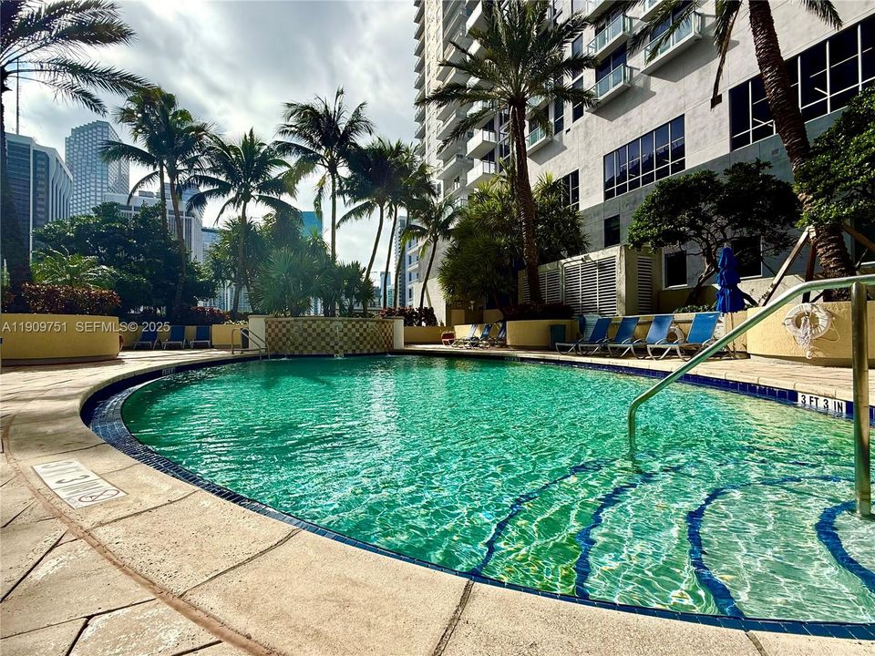 For Sale: $280,000 (1 beds, 1 baths, 506 Square Feet)