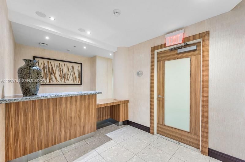 For Sale: $280,000 (1 beds, 1 baths, 506 Square Feet)