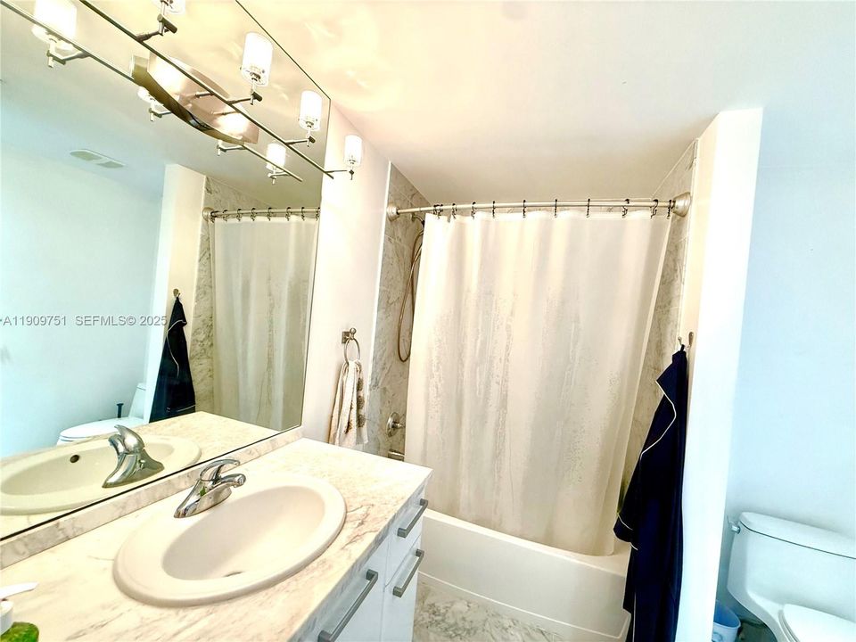 For Sale: $280,000 (1 beds, 1 baths, 506 Square Feet)