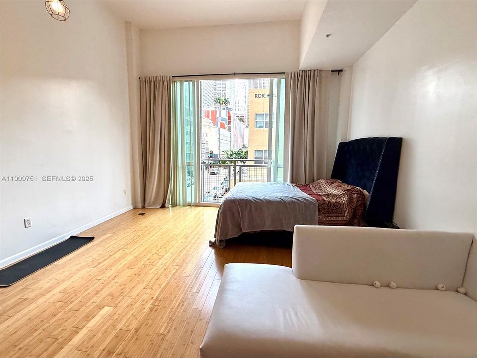 For Sale: $280,000 (1 beds, 1 baths, 506 Square Feet)