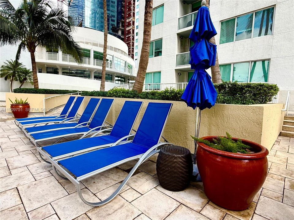 For Sale: $280,000 (1 beds, 1 baths, 506 Square Feet)