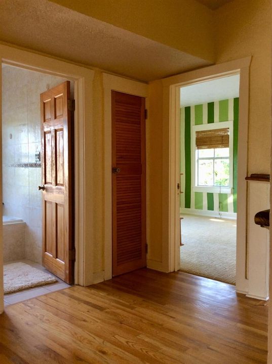 382 ELLAMAR LINEN CLOSET