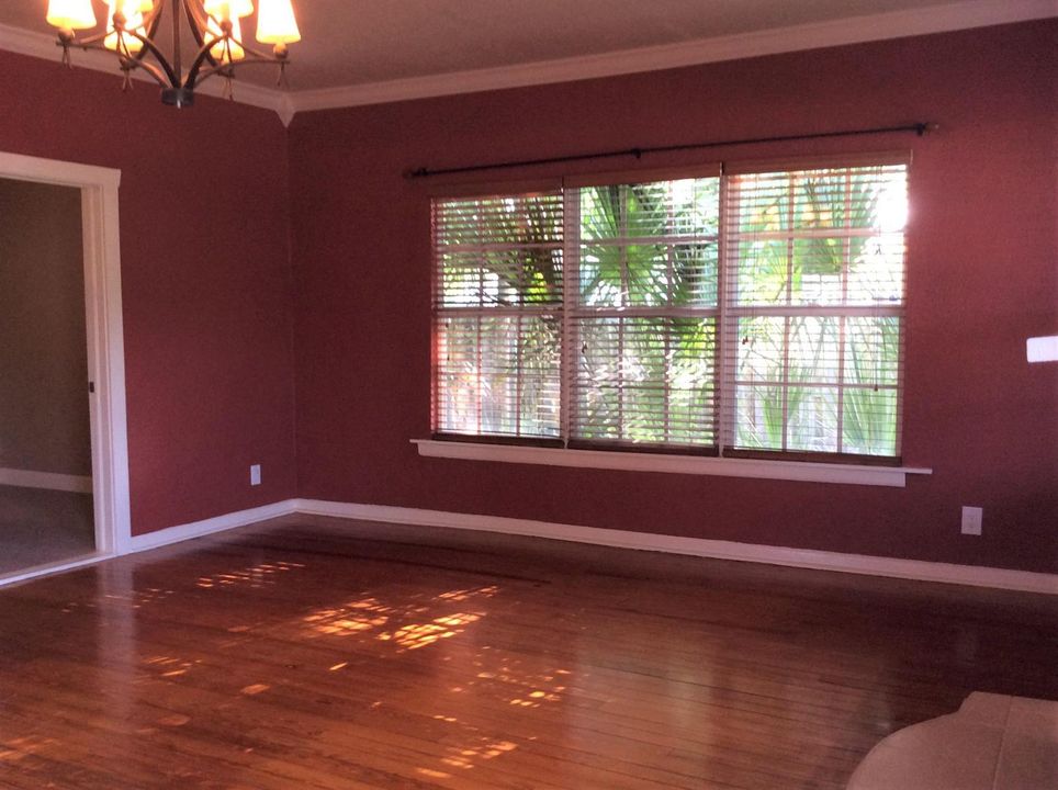 382 ELLAMAR LIVING AREA